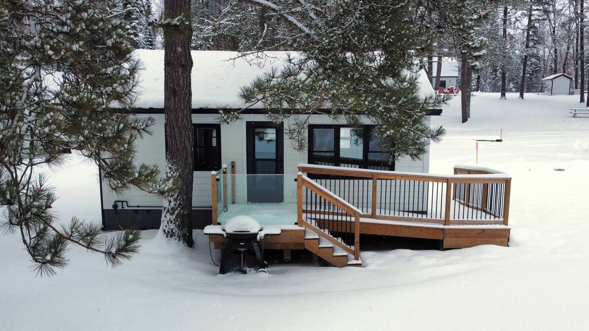 Perry Cottage | Starlit Cabin at Algonquin Woods, Lake Front Cottage