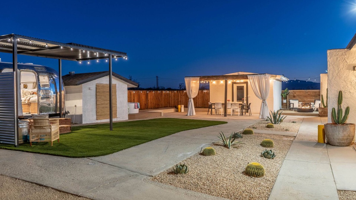 Desert Hot Springs Apartment | Starlit Nights Getaway w/Soaking Tub