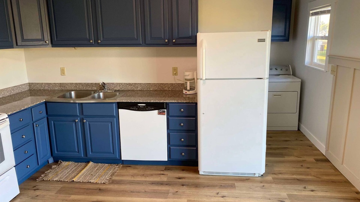 Teutopolis House | Starry Night-Cozy, small town feel. 2 Bedroom, 1 office -option of air mattressn