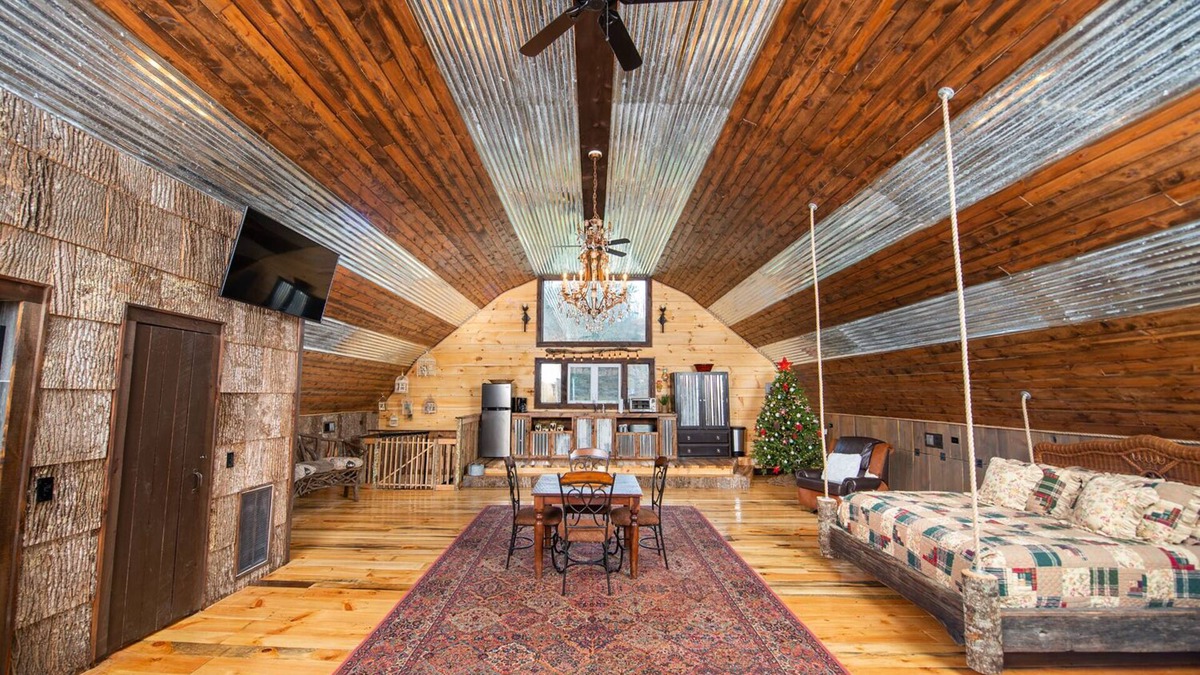 Sugar Grove Cabin | Starry Nights: Farm Stay, Zip Lines, Fishing & Petting Zoo?