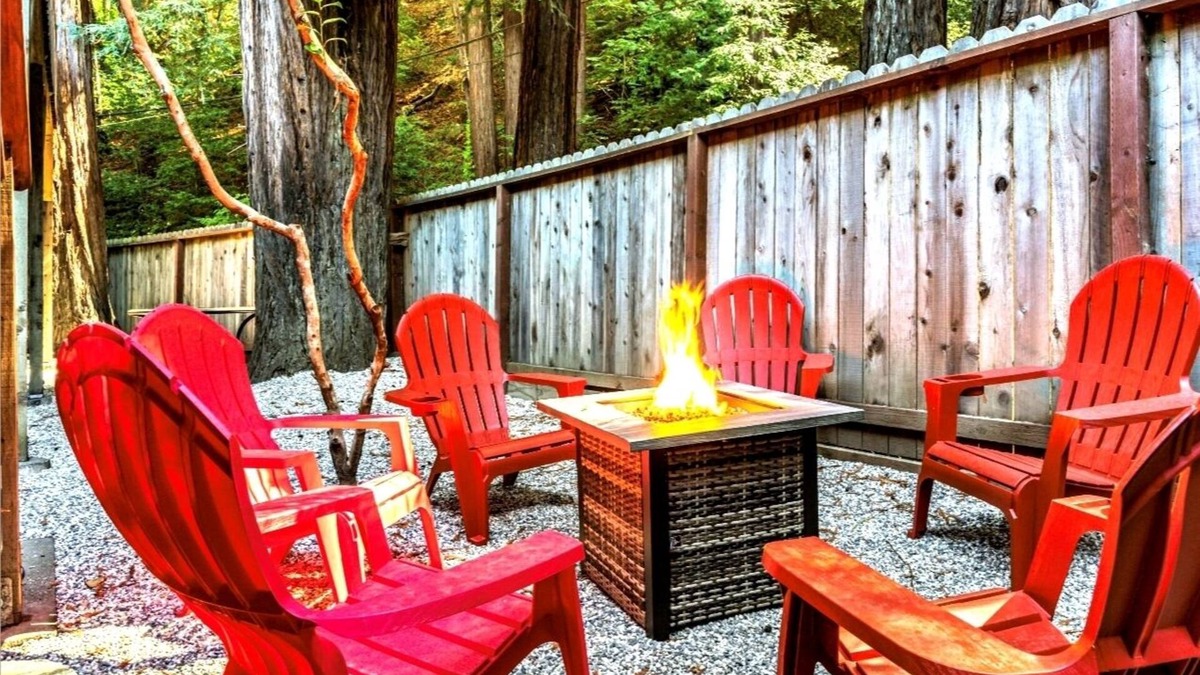 Forest Hills House | Starry Nights:FUN Family Home! Rave Reviews!Walk to River! GmRm/Pup/WiFi/Yard