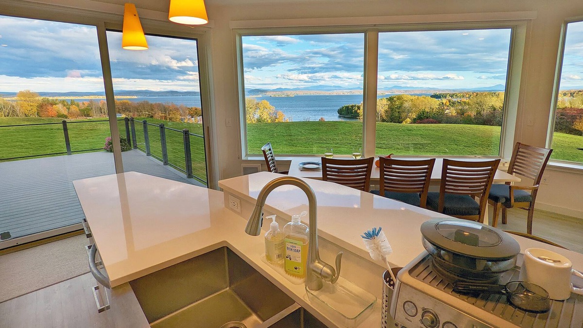 South Hero House | STARRY RIDGE Retreat: Champlain & Mtn Vistas