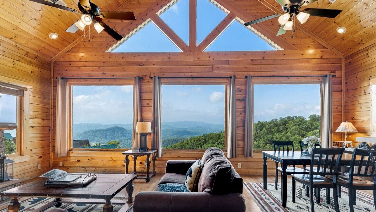 Sevierville House | Starstruck cabin ★Mountain views! Hot tub ★Theatre