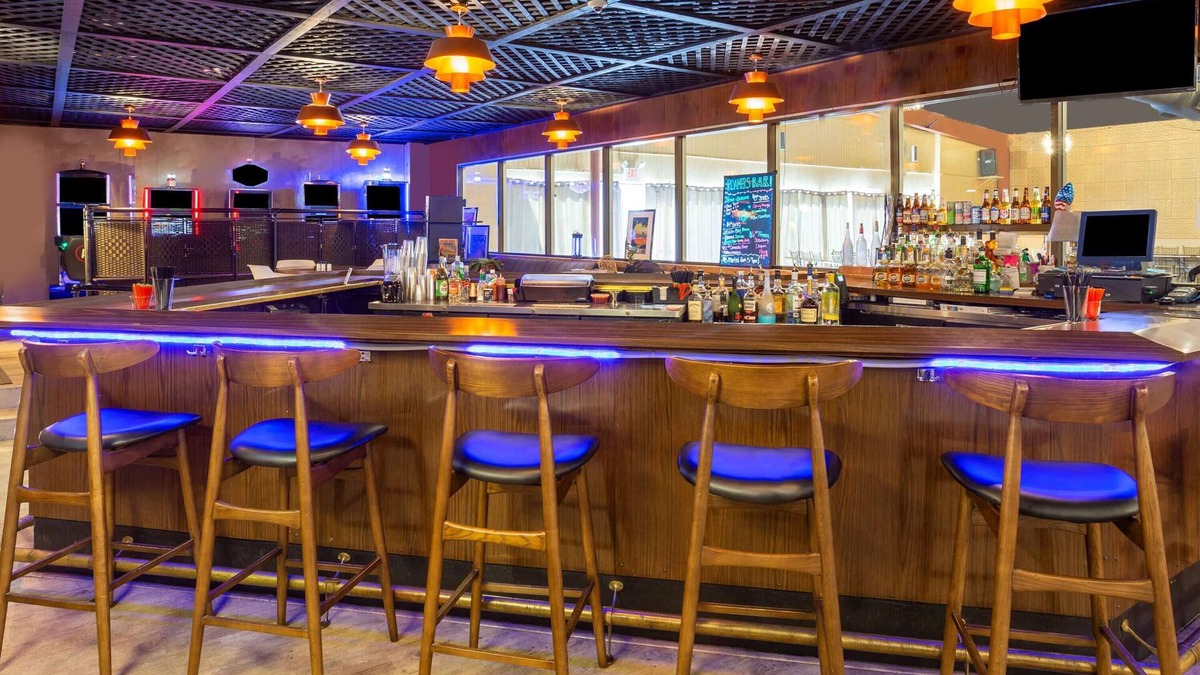 Streator Hotel | Starved Rock Motor Inn Travelodge by Wyndham