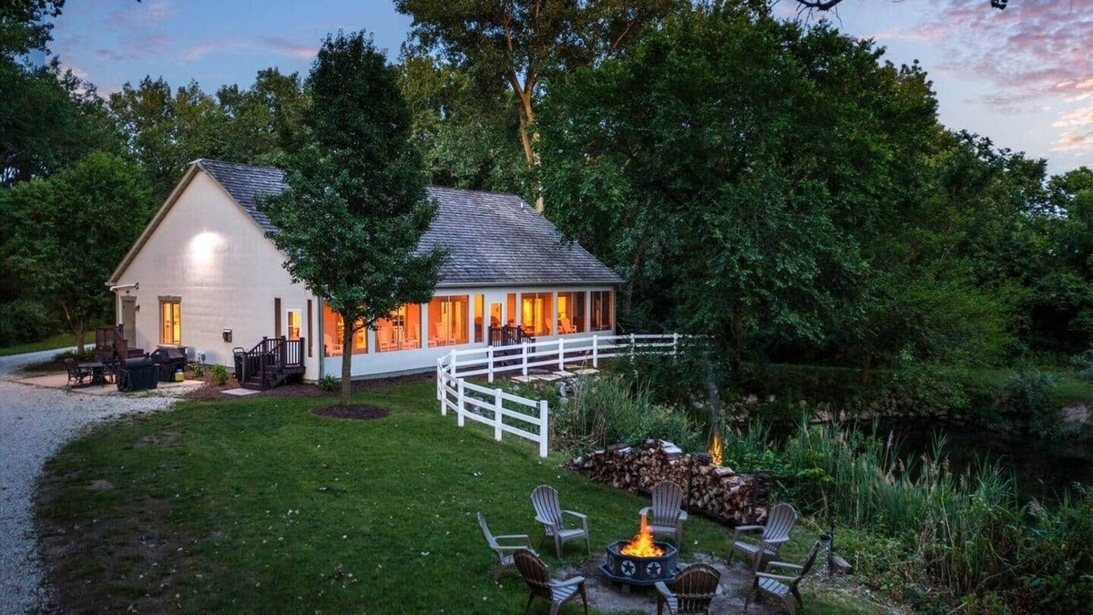 Ottawa House | Starved Rock Retreat- 5 min from State Parks!