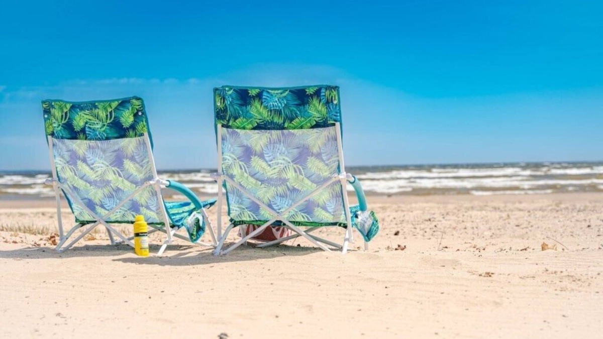Alpena Apartment | State Ave|Beach|King Beds|Central AC
