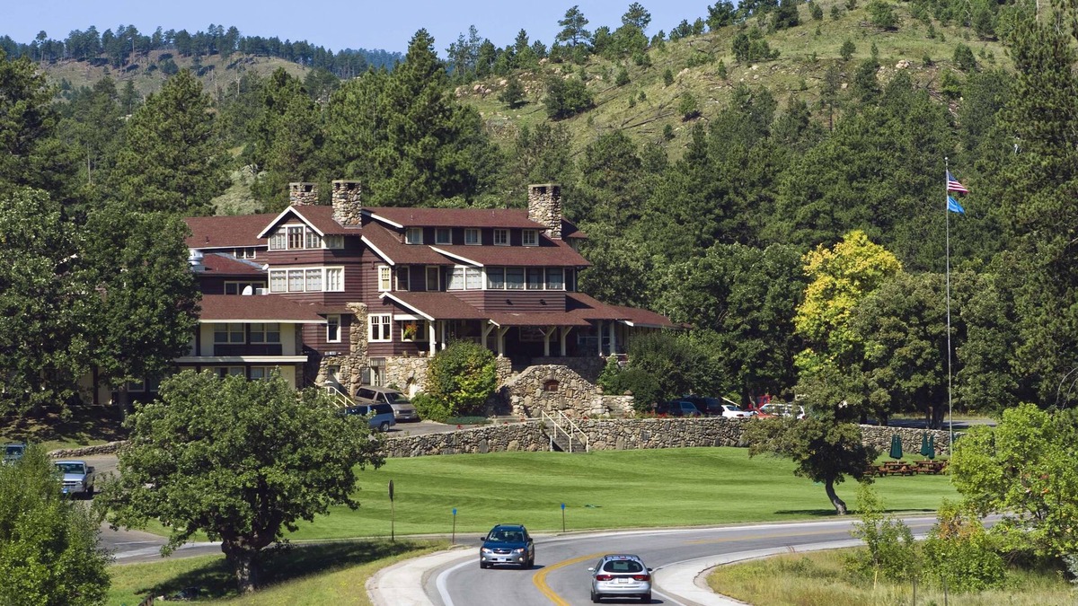 Custer Resort | State Game Lodge at Custer State Park Resort