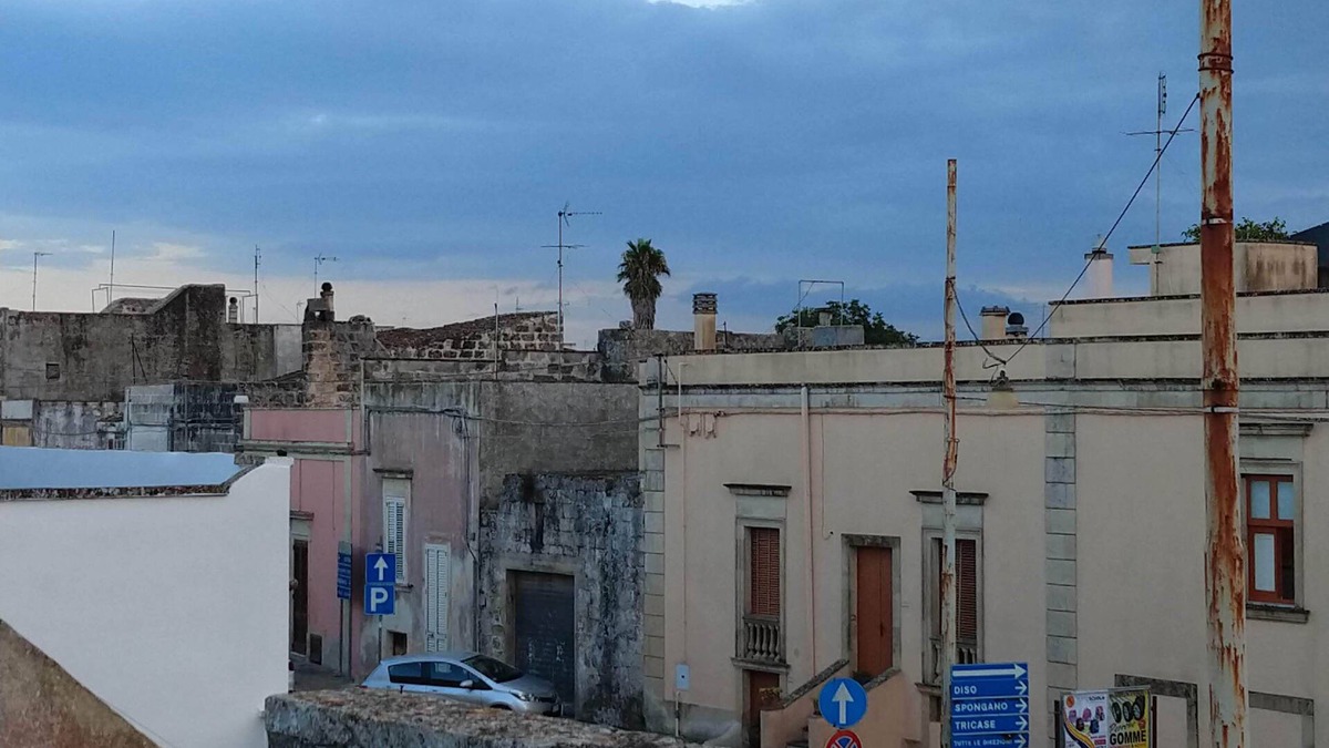 Vignacastrisi House | Stately little house with classic Leccese star vaults.