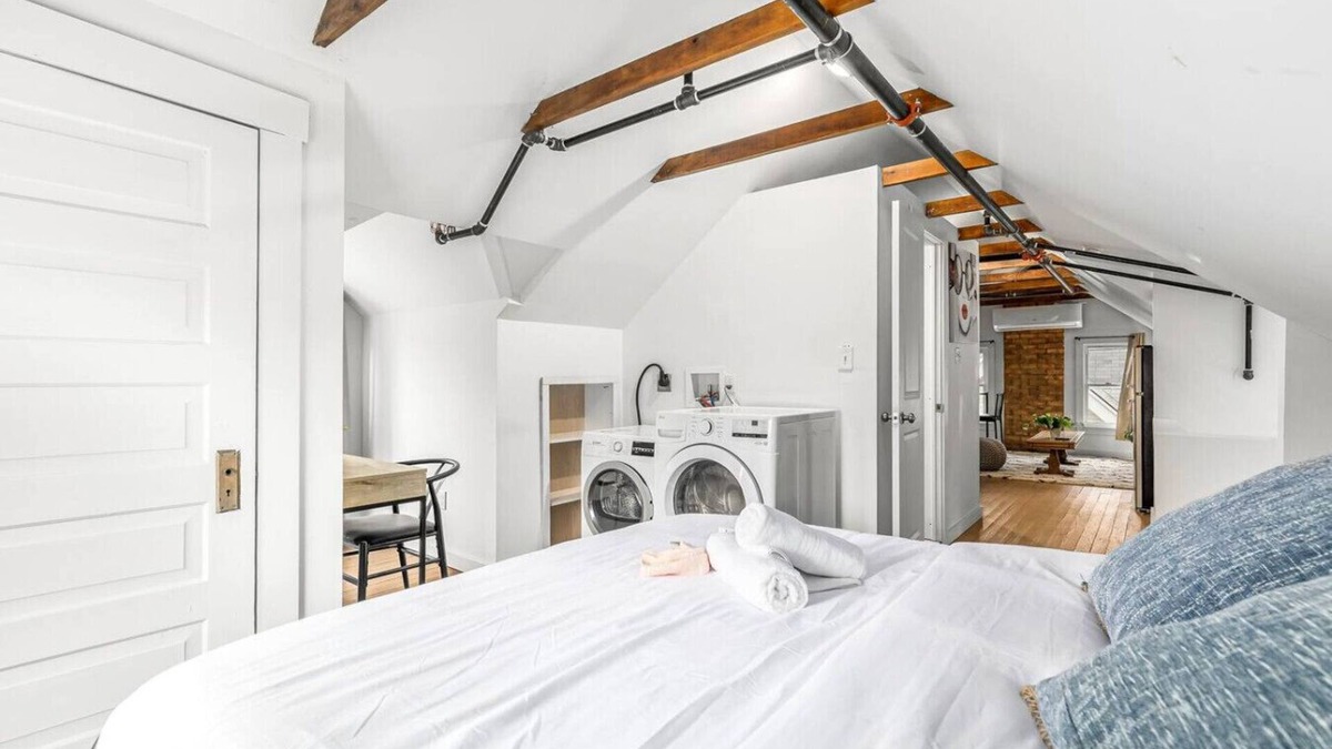 Detroit Apartment | Stately Studio Apartment