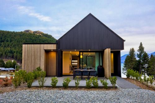Lake Tekapo House | Station Bay Lodges - Station View