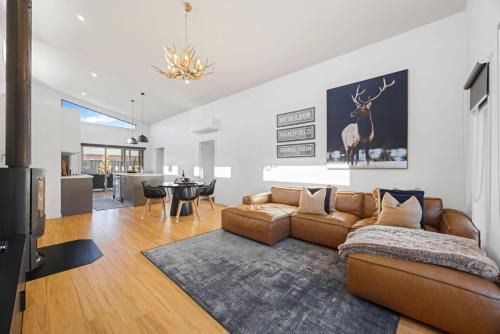 Mansfield House | Station House - Mansfield - Sleeps 8