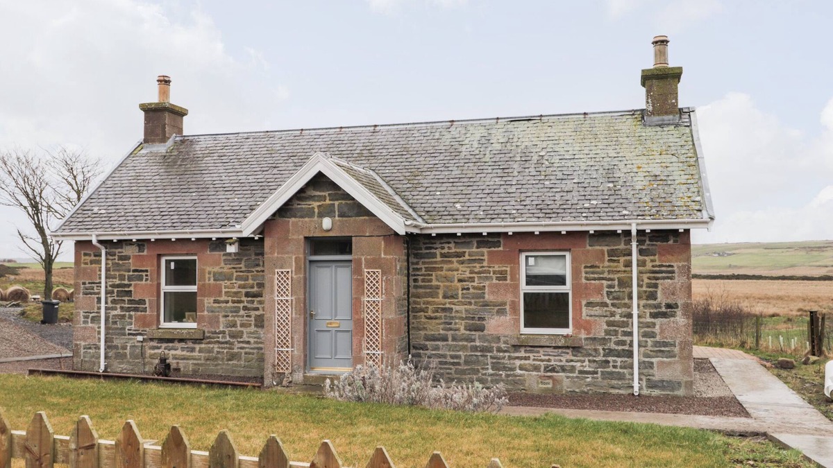Lybster House | STATION HOUSE, pet friendly, character holiday cottage in Lybster