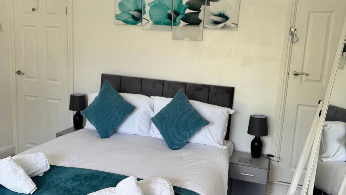 Loughborough House | Station View | Family | Parking | WIFI | Sleeps 6