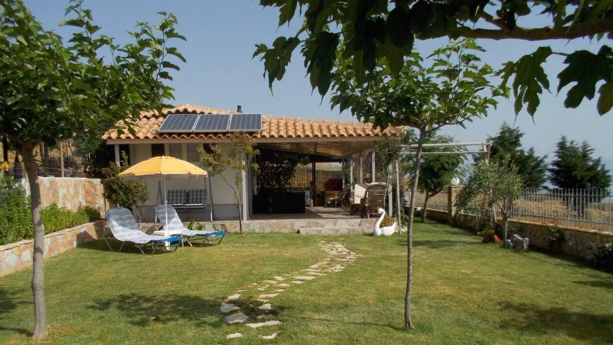 Lakkopetra House | Stationary caravan directly at the sea, garden, BBQ | Achaia, Peloponnese