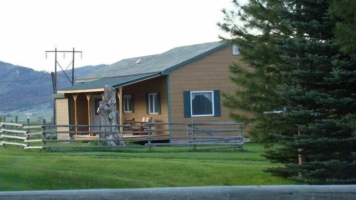 Broadwater County House | Staubach Creek Ranch, Great Mountain Vistas in Big Sky Country