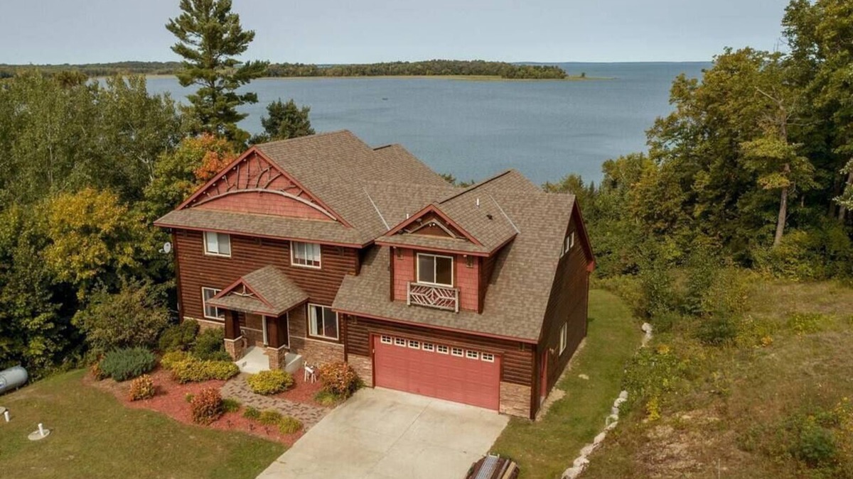 Walker House | Stay 3 for 2! Spacious Leech Lake Home on 2 Acres, Boat Lift, Swim