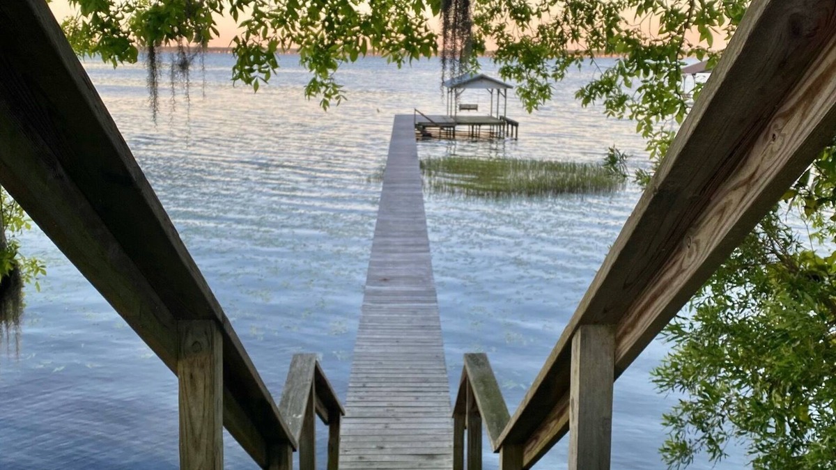 Lake Waccamaw House | Stay 4 Nights Pay 3 Now–Dec 2025, Excludes Holidays! Smooth Sailing 2 Bedroom