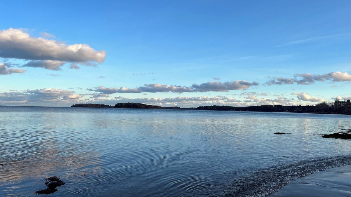 Mahone Bay House | Stay a few meters away from one of Mahone Bay’s Coves in a heritage house.