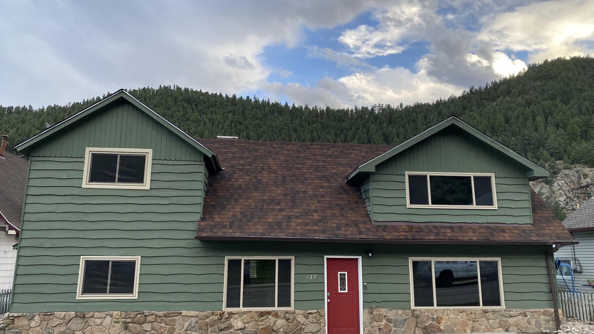 Idaho Springs House | Stay ahead of the traffic! Enjoy Hot Springs & Historic Downtown Idaho Springs