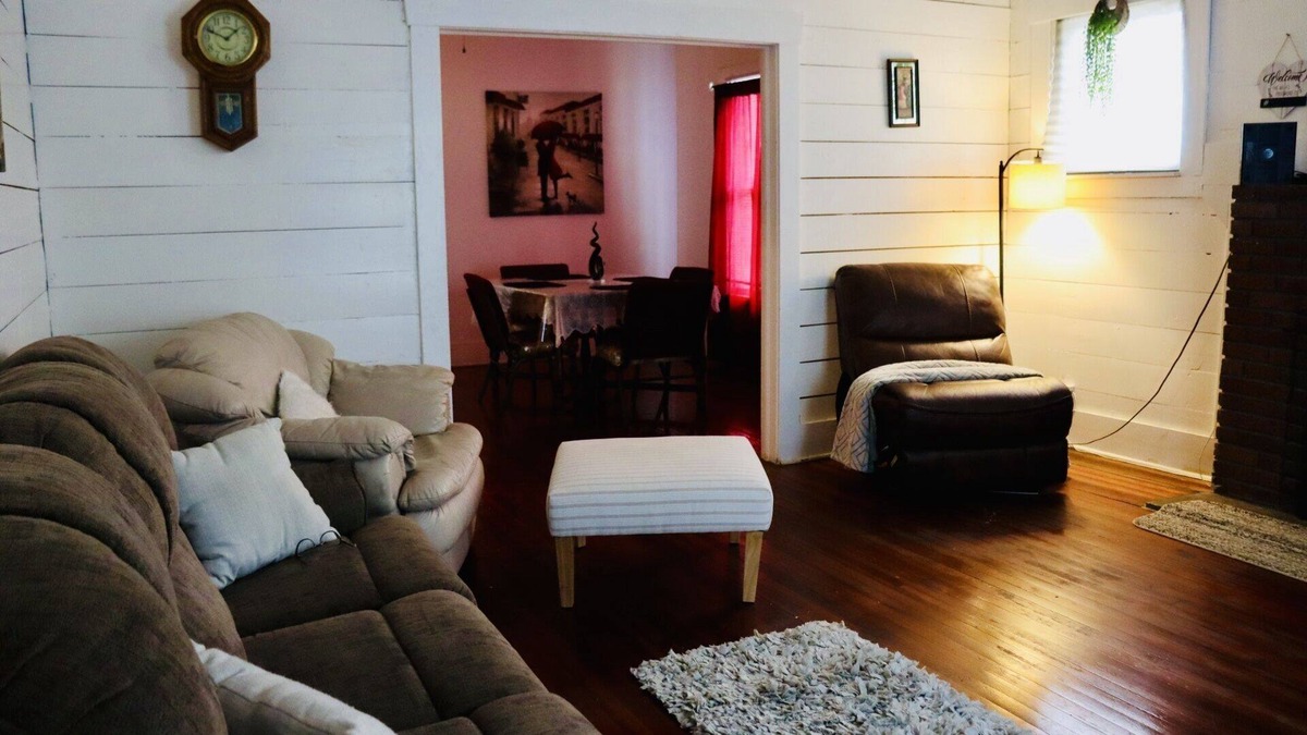 Kingsville House | Stay at Kingsville’s historic district