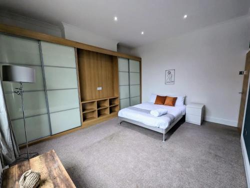 Westoe House | Stay At Our 3 Br House Perfect For Large Groups