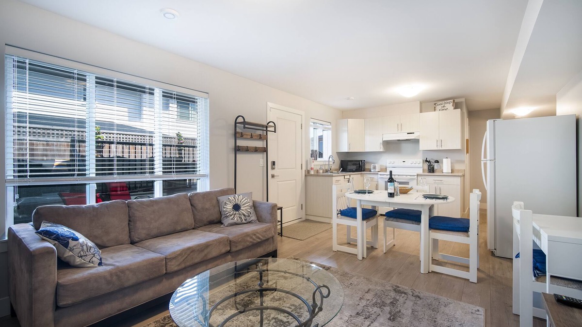 South Newton House | Stay at our comfy corner!