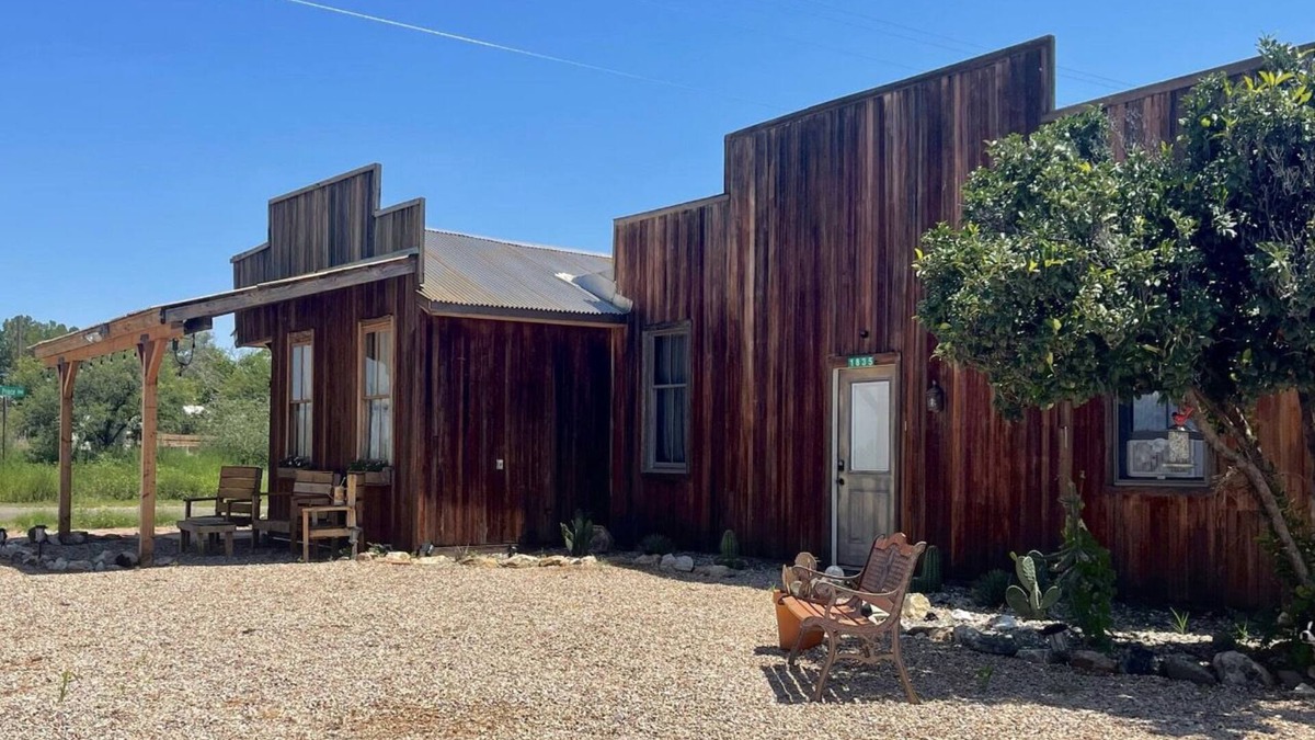 Dragoon House | Stay at the JH Smith Historic Landmark in the heart of Dragoon