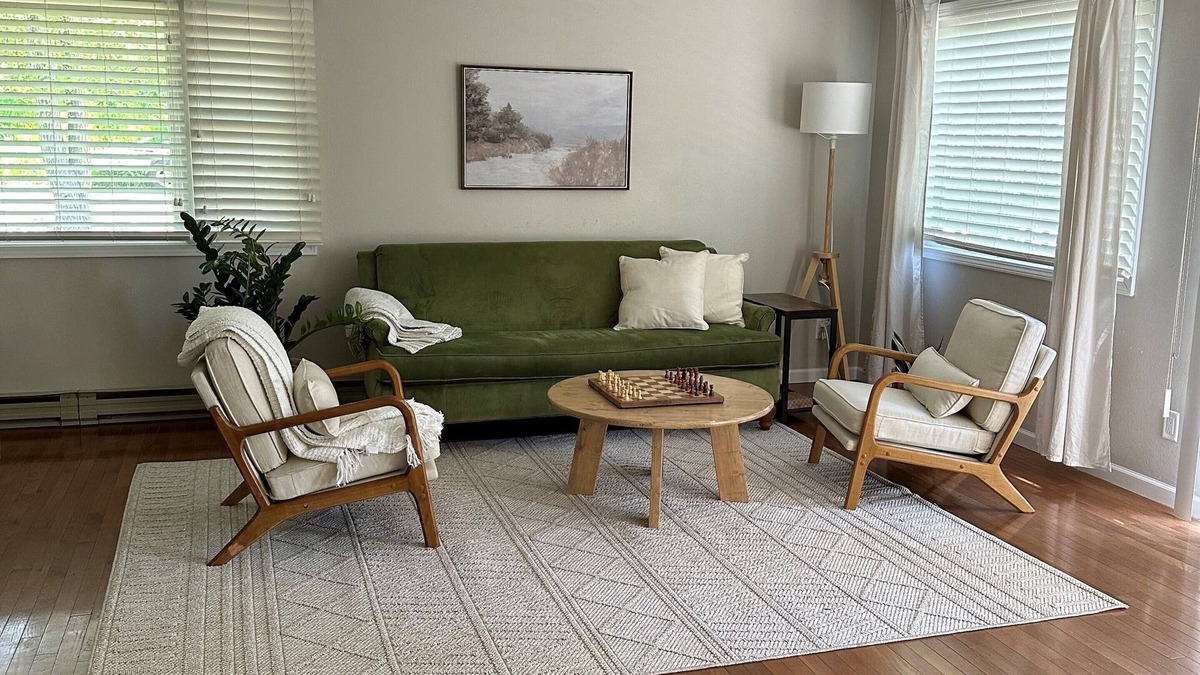 Yankton House | Stay at the Lakehouse! Spacious 5-bedroom home in charming Yankton.