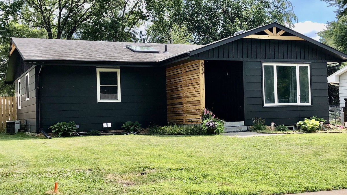 Lincoln House | Stay at the Lazy Llama House with Self Check-In