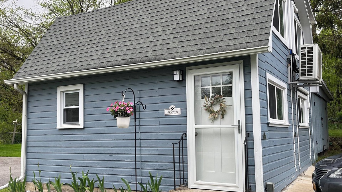 Waterloo Cottage | Stay at this charming one bedroom cottage and enjoy exploring the Finger Lakes.