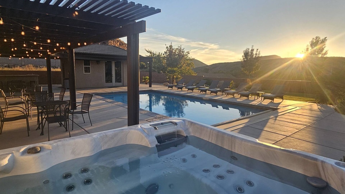La Verkin House | Stay at ZION ESCAPE LaVerkin! PRIVATE HOME with PRIVATE POOL and HOT TUB!