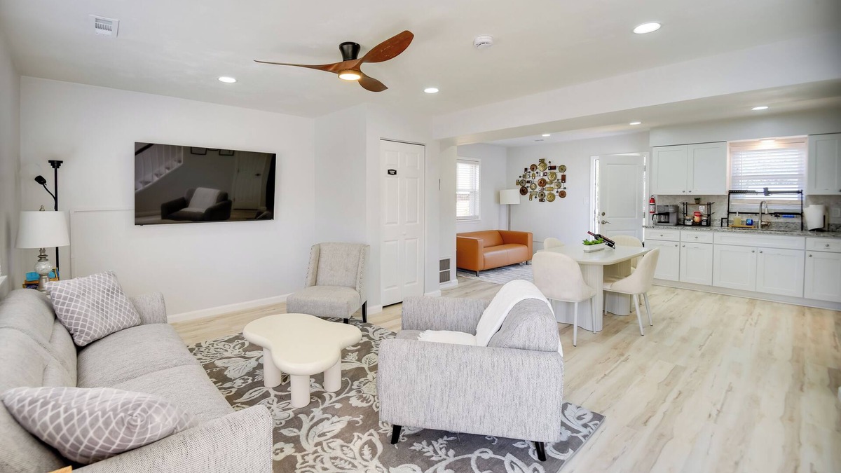 East Ocean View House | Stay By the Beach! Norfolk Duplex Half-Mi to Ocean