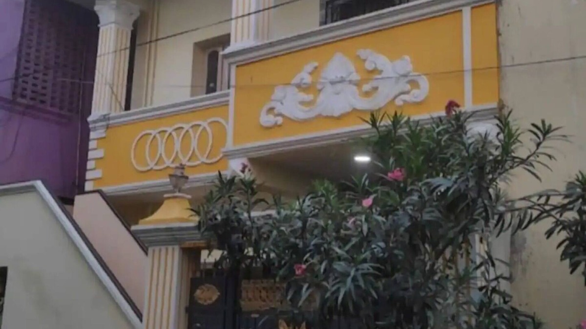 Chennai House | Stay Confident Home has 2 AC rooms with Kitchen