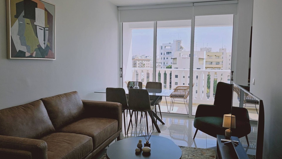 City Centre Apartment | STAY Cosmo City Suite 501