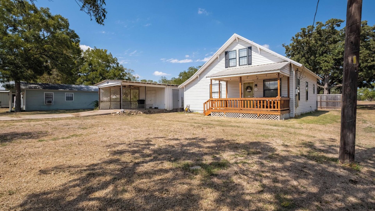 Carmine Cottage | Stay Eat Shop & Antiques. 10 min to Roundtop 5 min to La Bahia & local Wineries.