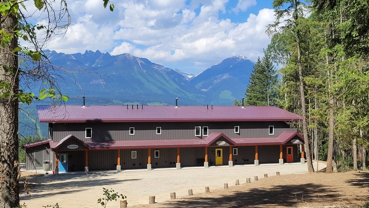 Golden House | Stay Golden - sleeps 20. Bugaboo