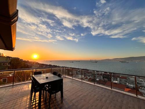 Konak Apartment | Stay in a House with Sea View in Historical Elevator Mansion