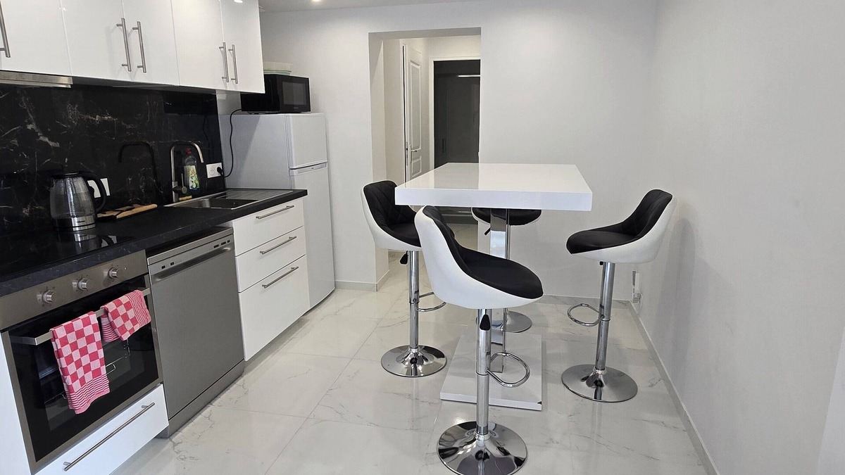 Coulommiers Apartment | Stay in a peaceful, quiet, leafy setting. Ideal for families.