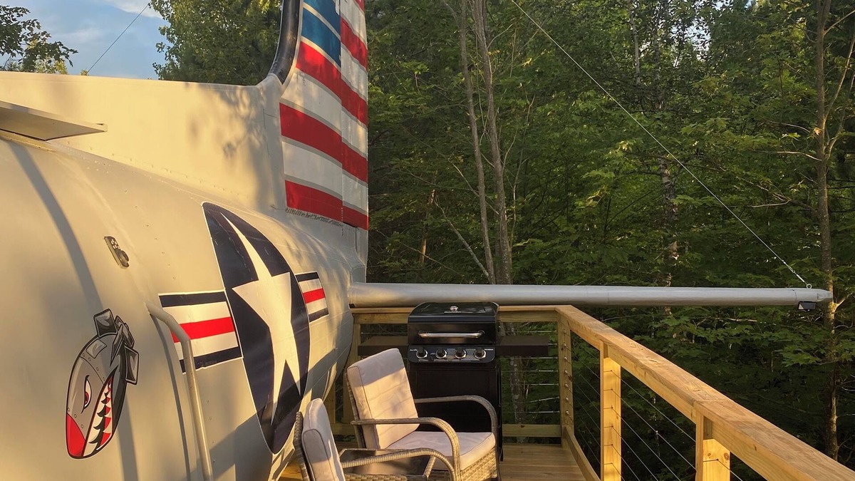 Deerbrook House | Stay in a Piece of History! 1941 WWII Douglas DC-3 Airliner
