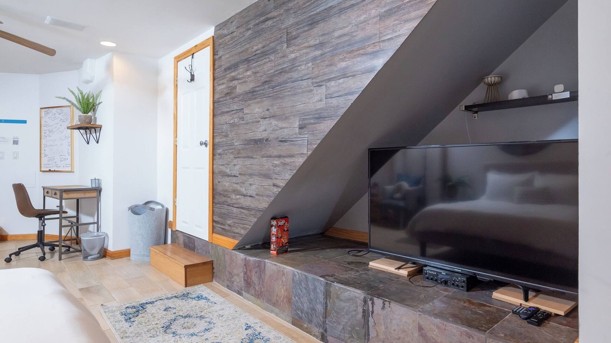 Everett Apartment | Stay in comfort and style! Encore Private Suite + Free parking! Close to Boston!