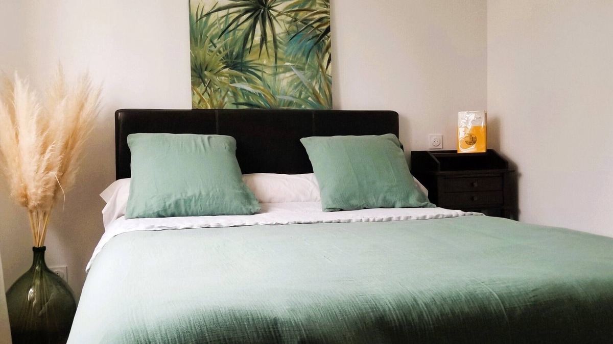 Ouest Bed & Breakfast | Stay in Le Mans: room with private shower, free parking