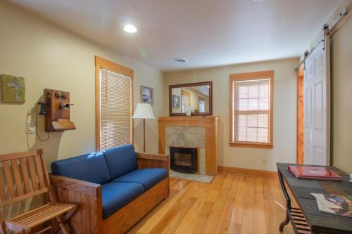 Ohiopyle Apartment | Stay In Ohiopyle in town by the GAP trail, hot tub