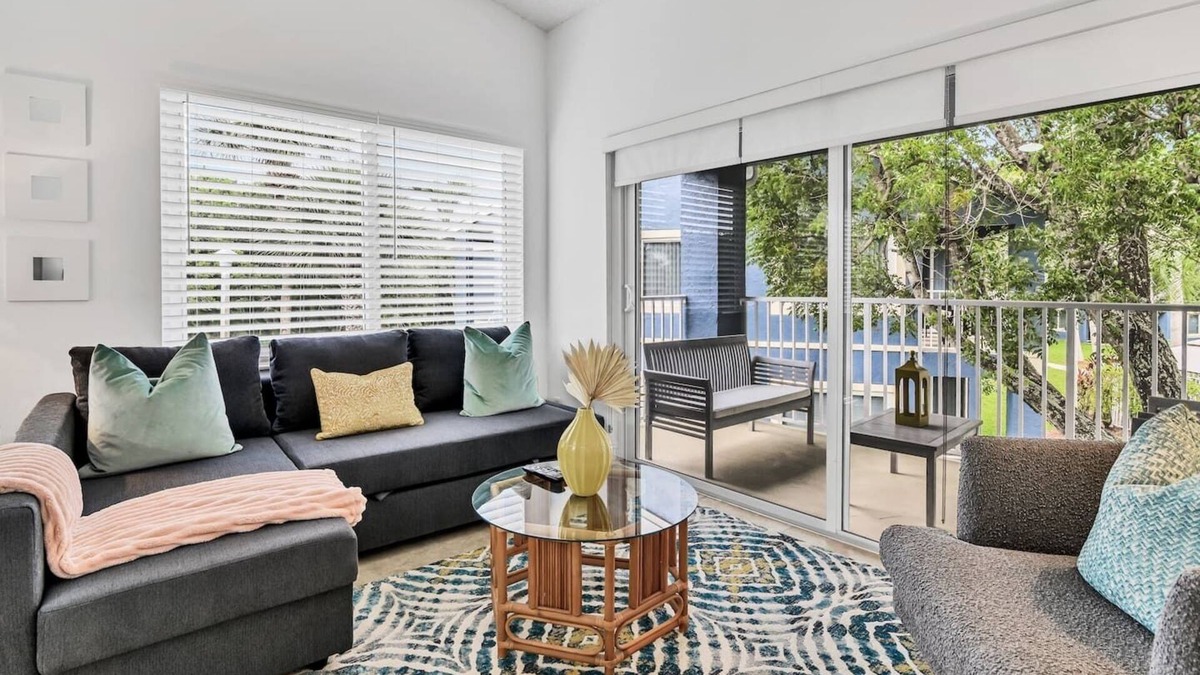 Mission Bay Apartment | Stay in our spacious 3-bed, 2-bath top-floor apartment in West Boca Raton