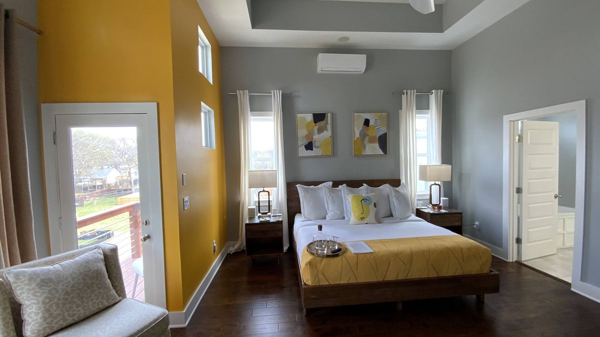 Shelby Hills House | Stay in Style Where the Musicians Live 6-beds, 4-bedroom, 3-bath