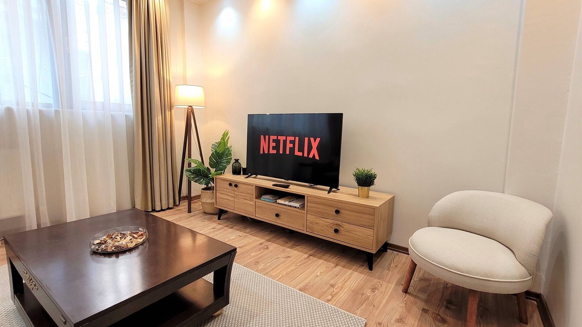 Cihangir Apartment | Stay in the heart of Istanbul’s creative soul—Cihangir. This spacious, stylish apartment is steps from Taksim Square, Istiklal Street, and Kabataş Tramway, perfect for groups seeking comfort, culture, and convenience.