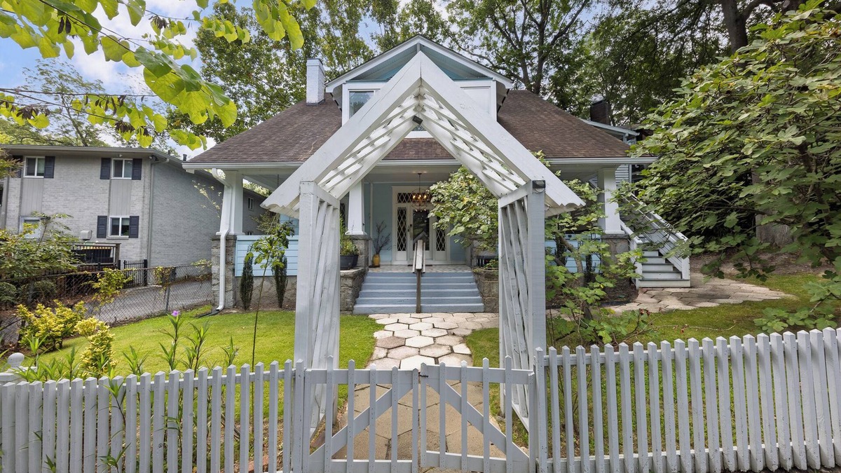 Midtown Apartment | Stay in the heart of Midtown at this charming 3BR/2BA triplex unit—just a half-mile to Piedmont Park, Park Tavern, and Trader Joe’s. Enjoy a cozy fireplace, front patio, and private upstairs terrace. Digital check-in, street parking, and smart TVs.