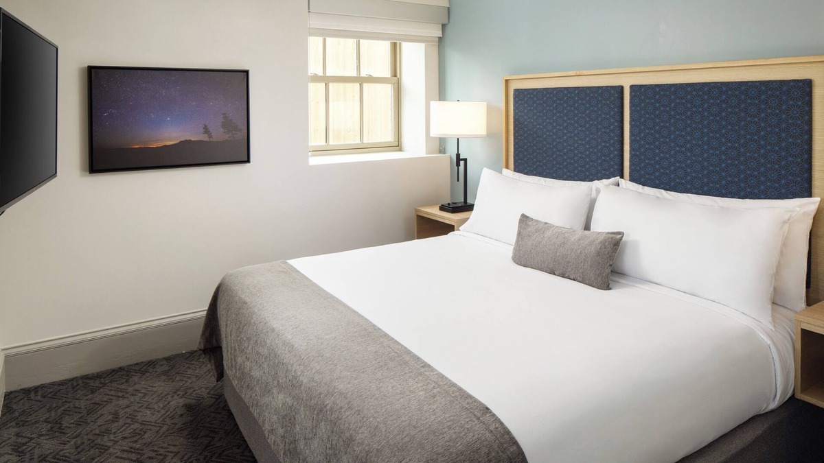 Orono Hotel | Stay in the Heart of UMaine with Access to its Amazing Facilities! Parking