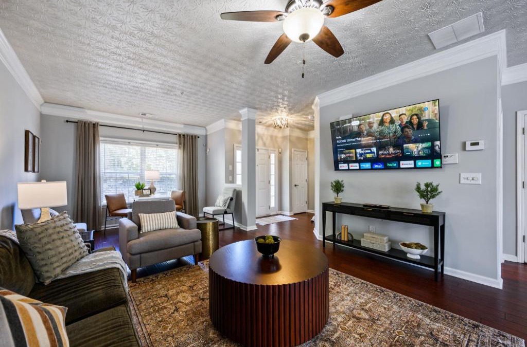 Woodstock House | Stay In This Chic Townhome Near Olde Rope Mill