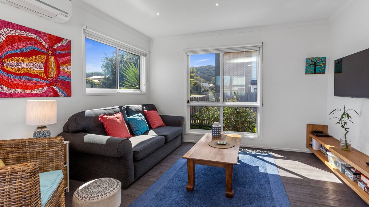 Apollo Bay Cottage | Stay in this modern home situated in the heart of Apollo Bay