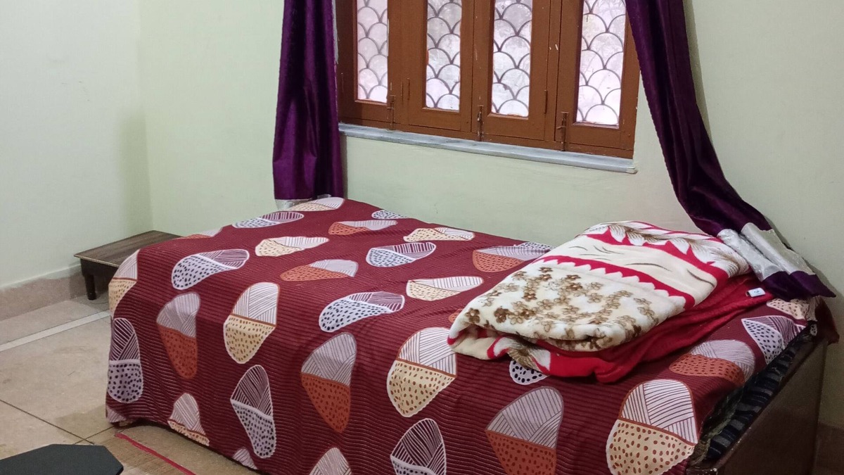 Vrindavan House | Stay in Vrindavan. Near ISKCON Temple Vrindavan